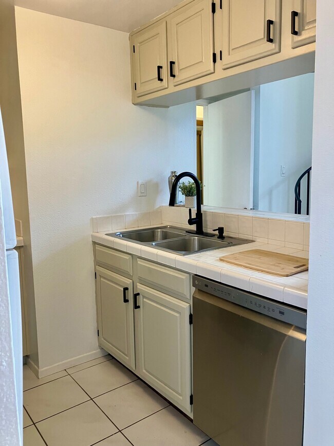 1440 Veteran Ave Unit 327