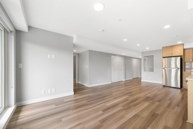 Photo - 408 E Columbia St