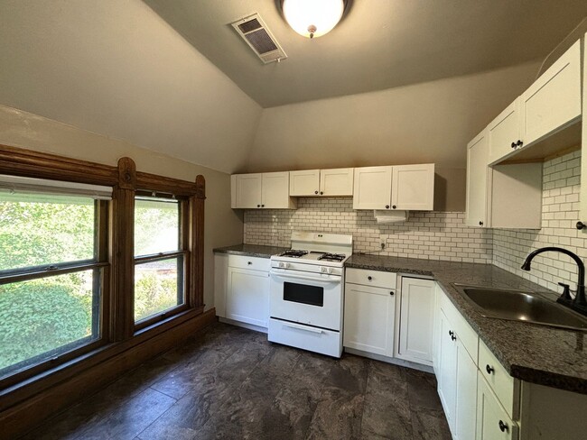 Photo - 605 W Kalamazoo Ave Apartment Unit 2