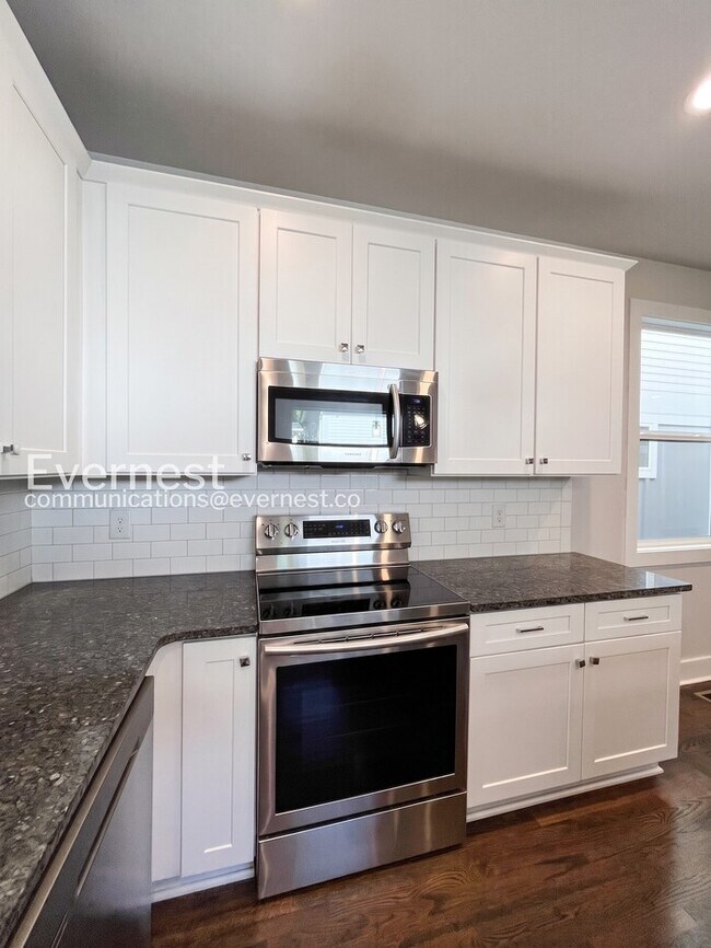 336 Queen Ave