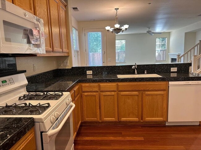 Photo - 3BR/2.5BA Oak Commons Home w/ Backyard & C...