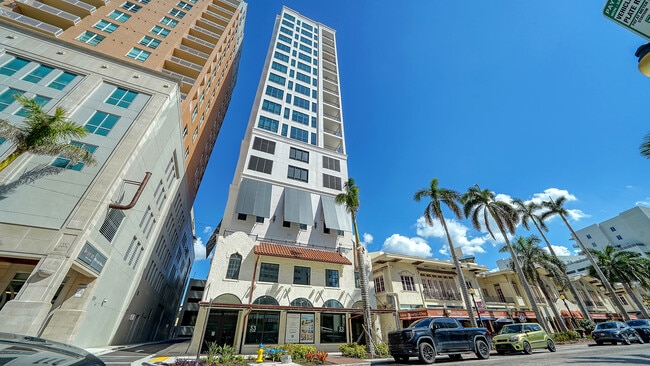 Building Photo - 33 S Palm Ave Unit The DeMarcay