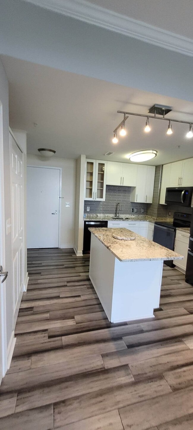 Photo - 155 Potomac Psge Unit 914