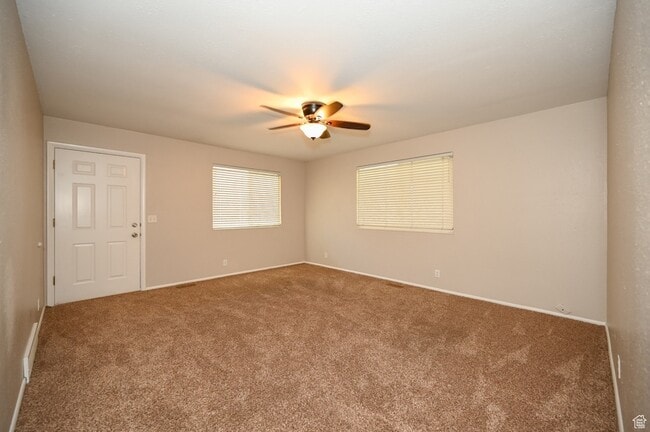 Photo - 916 Vics Rd