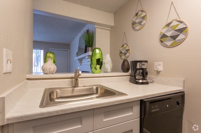 1BR, 1BA - 560 SF