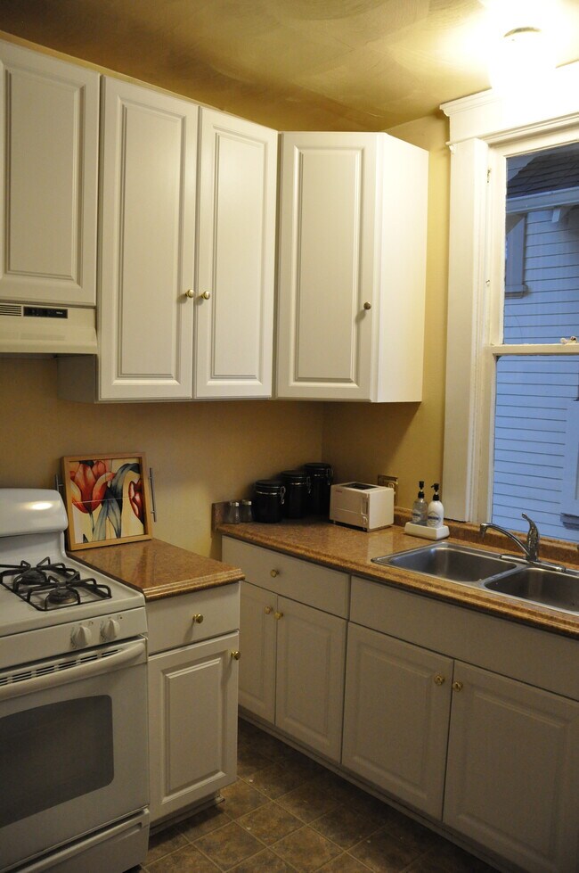 Photo - 1594 Mill St