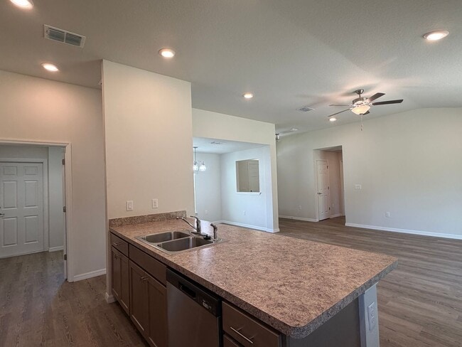 Photo - Desirable SW Ocala Neighborhood 3/2/2 **MUST SEE**