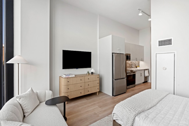 Photo - 1057 W Van Buren St