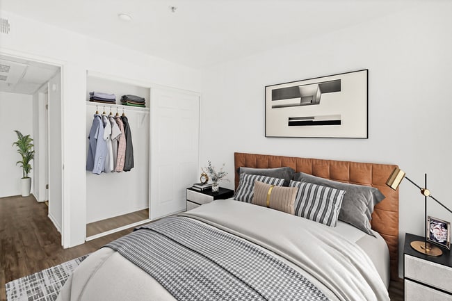 Photo - Harbor City Lights Apartments