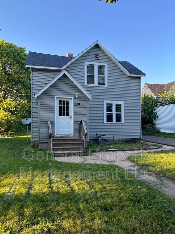 Great 4 bed 1.5 Bath! Available June 1st - Great 4 bed 1.5 Bath! Available June 1st Apartment