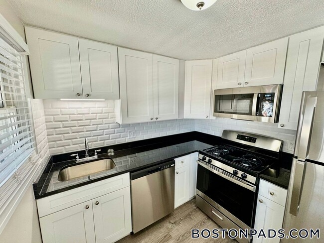 Building Photo - 108 Shawomet Ave Rental