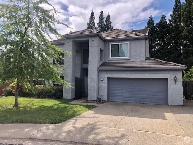 Building Photo - Spacious and beautiful 3 bedroom 2.5 bath ... Rental