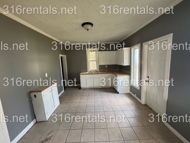 Building Photo - $950 - 3 bed 1 bath - Single Family Home