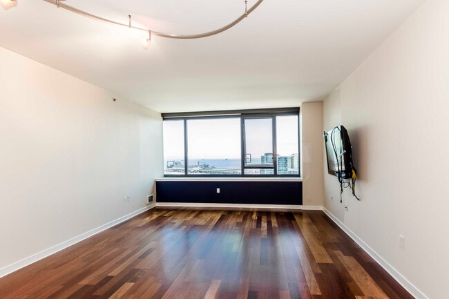 Photo - 250 King St Unit 1614