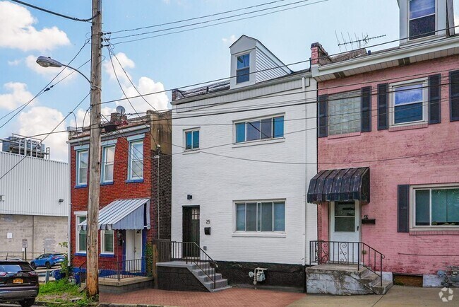 Building Photo - Luxury 4 Bed, 2.5 Bath, Amazing South Side... Rental