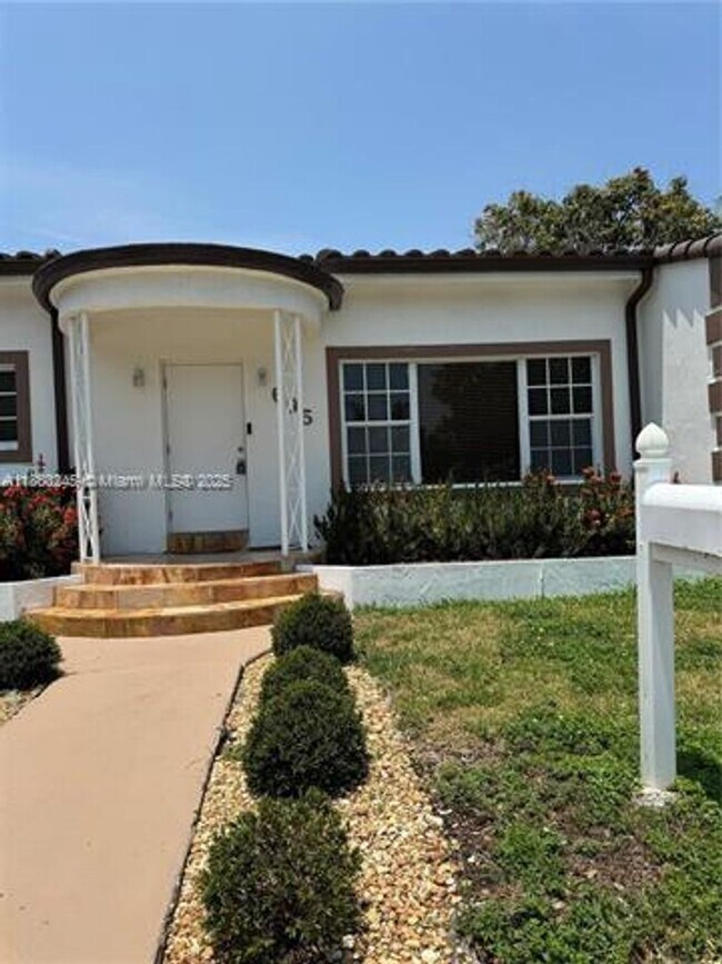 Photo - 695 NE 80th St Unidad 695 NE 80th St  695