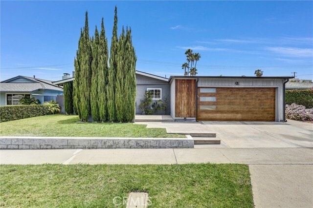 3078 Trinity Dr