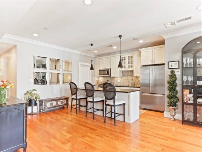 Photo - 525 E 7th St Unidad 5