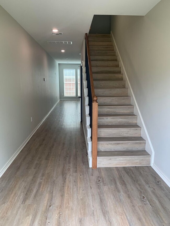 2 Fernwood Dr