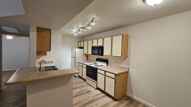 Photo - Arbors 2 Bedroom/2 Bath Condo New Flooring and Paint!