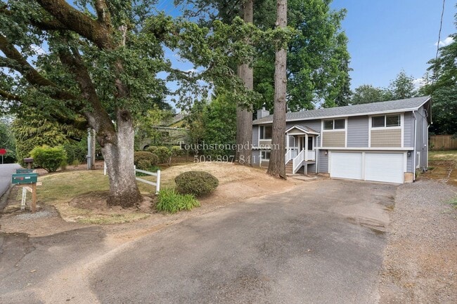 Photo - Inviting West Linn 4 Bed Home with Wood Fireplace, Deck, and 2-Car Garage