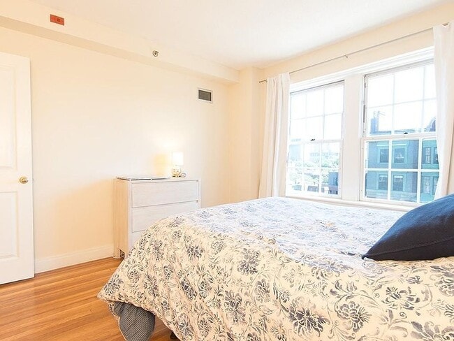 534 Beacon St Unit 803