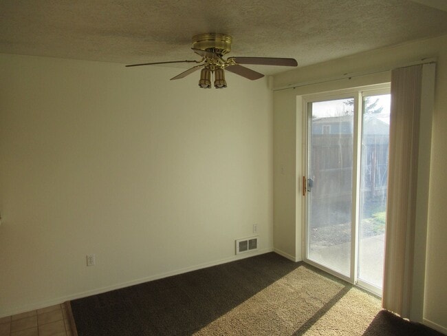 Photo - Two Bedroom Duplex in McMinnville Unit 1734