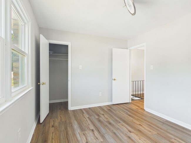 Photo - 2305 Poplar St