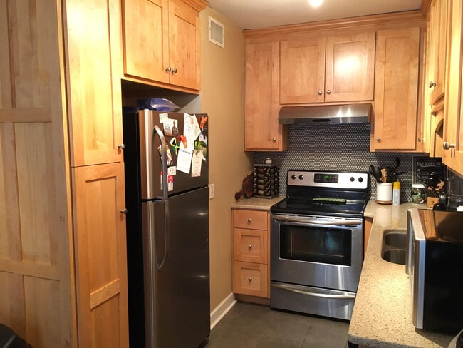 Building Photo - 246 White Bridge Pike Unit 246 B6