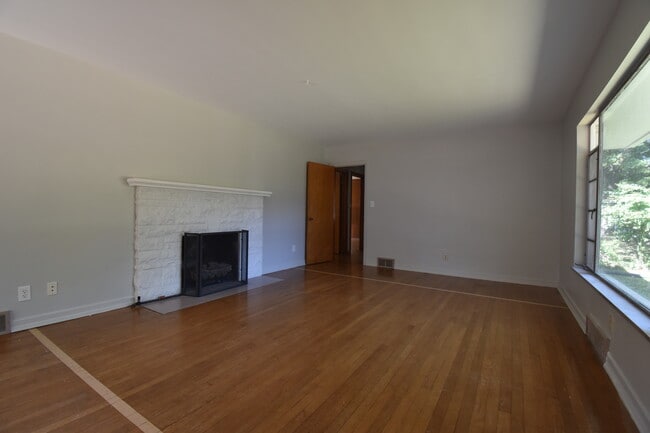 Photo - 814 S Eastside Dr