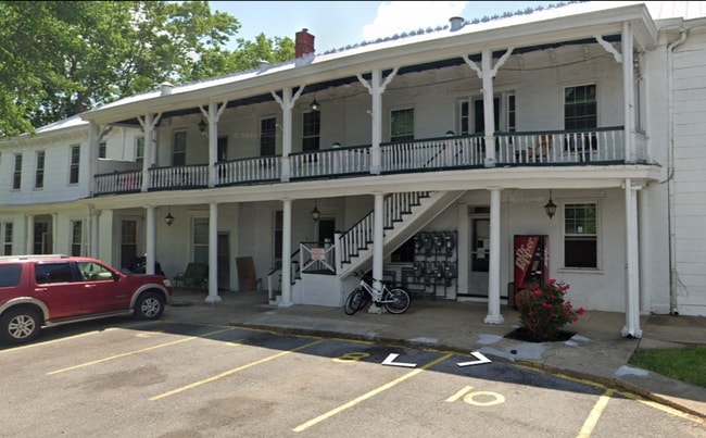 Building Photo - 150 Pinecrest St Unit 8