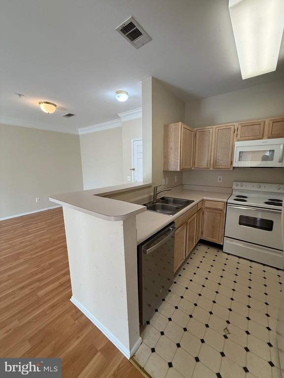 Building Photo - 1601 Spring Gate Dr. Unit 1212