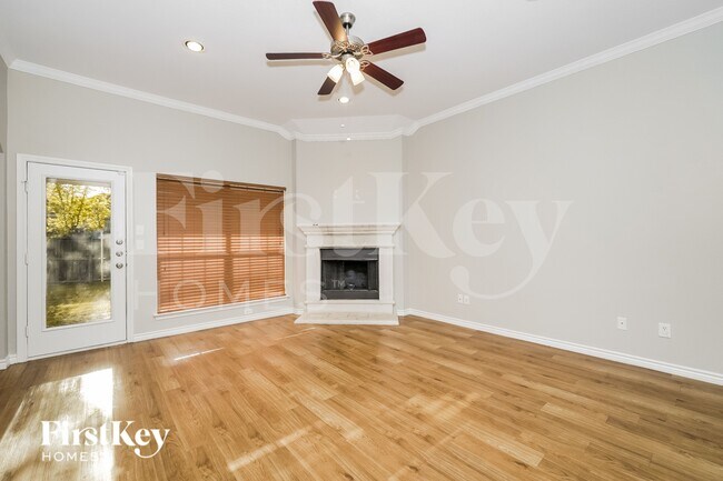 Photo - 146 Springtree St