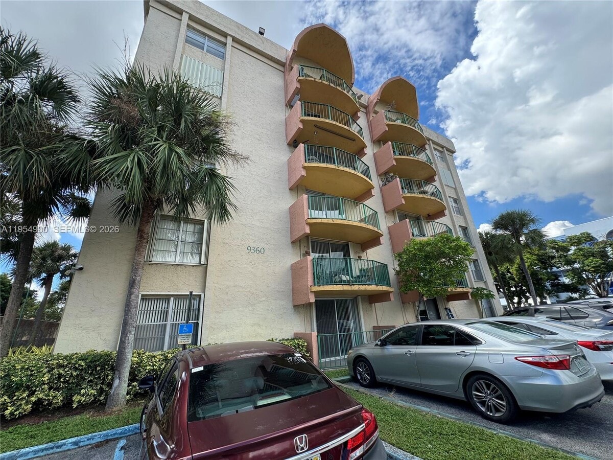 Photo - 9360 Fontainebleau Blvd Unidad 301