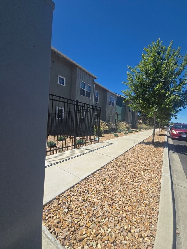 Photo - 1620 SW Juniper Ave