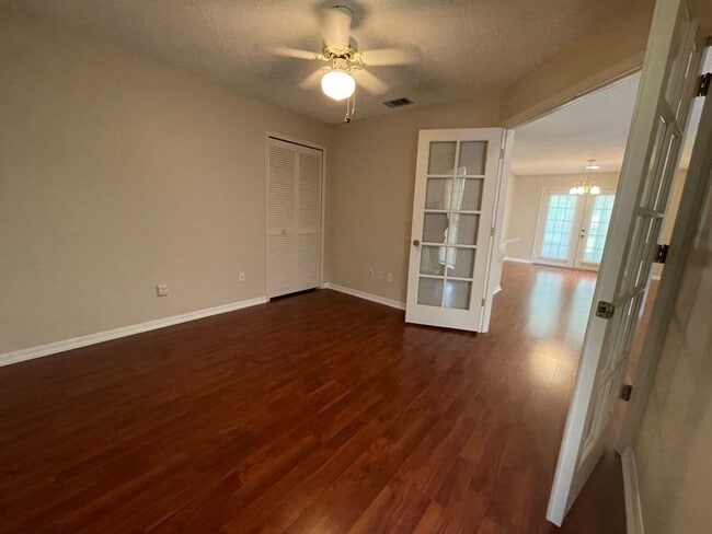 1133 Monroe Ave