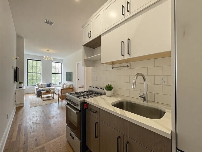 Building Photo - 1084 Bedford Ave Unit 2A