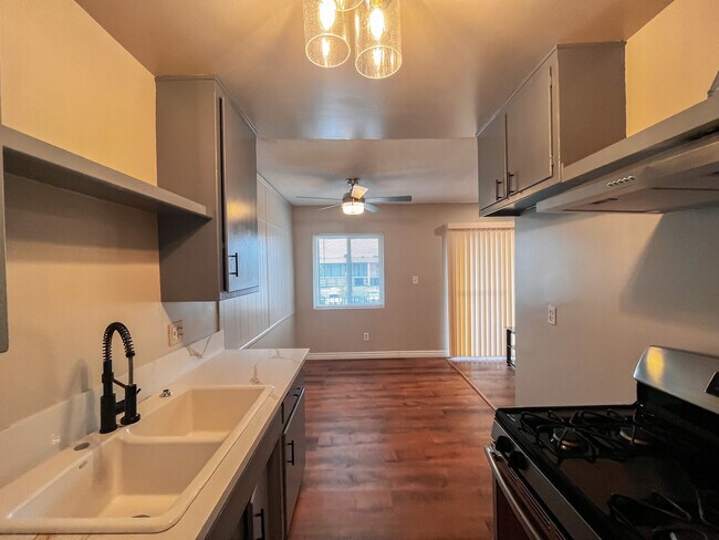 Photo - 2617 W Rosecrans Ave