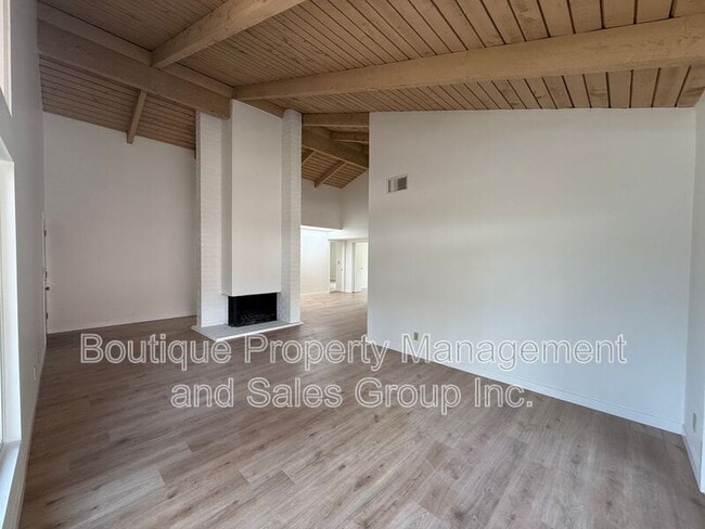 Photo - 24621 Overlake