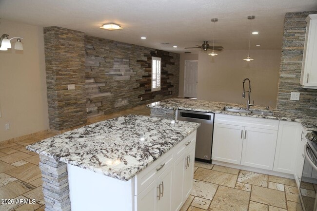 Photo - 1108 E Pinto Dr