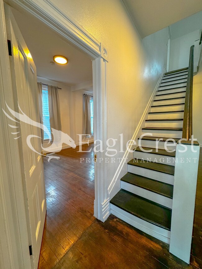 Downtown Walla Walla 4 Bedroom Farmhouse with Modern Comforts $200.00 OFF 2nd MONTHS RENT!!!