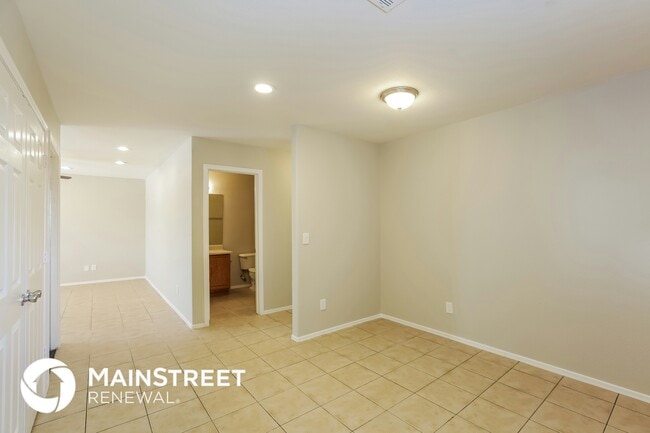 Photo - 401 N 111th Way