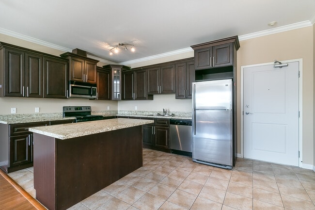 Building Photo - 22363 Selkirk Ave Unit 407