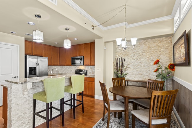 Building Photo - 215 Center St Unit 108.1