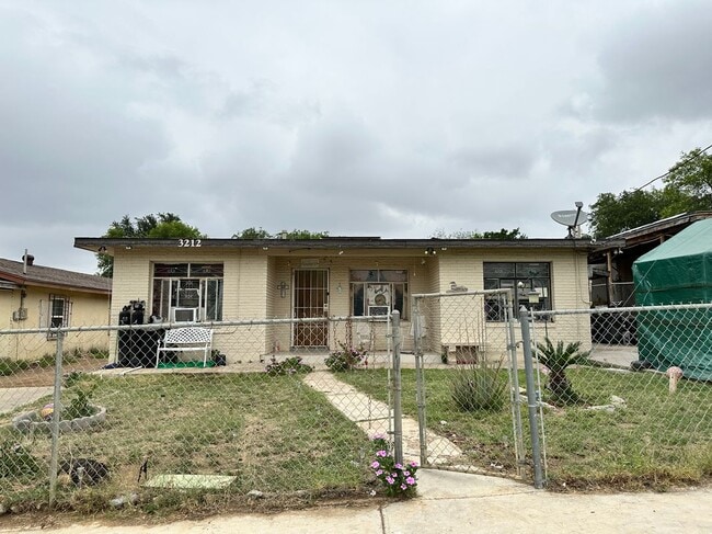 Building Photo - 3212 Pecan St