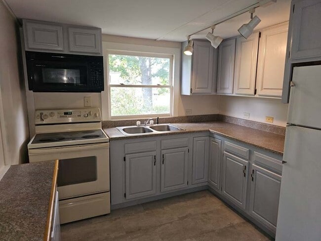 Photo - 11 Lakeshore Dr