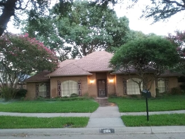 Photo - 2304 Canyon Valley Trl