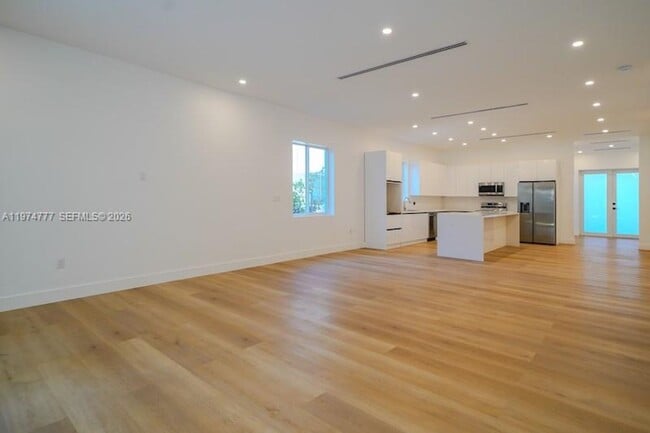 Photo - 112 NW 24th Ct