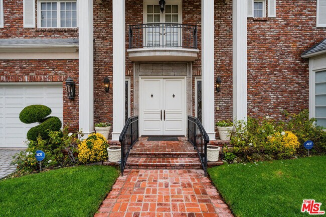 604 N Linden Dr