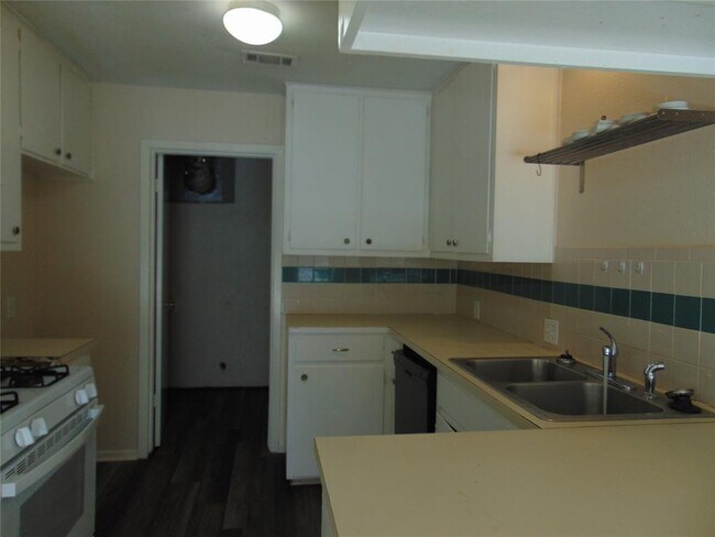 Photo - 317 Craigmont Dr